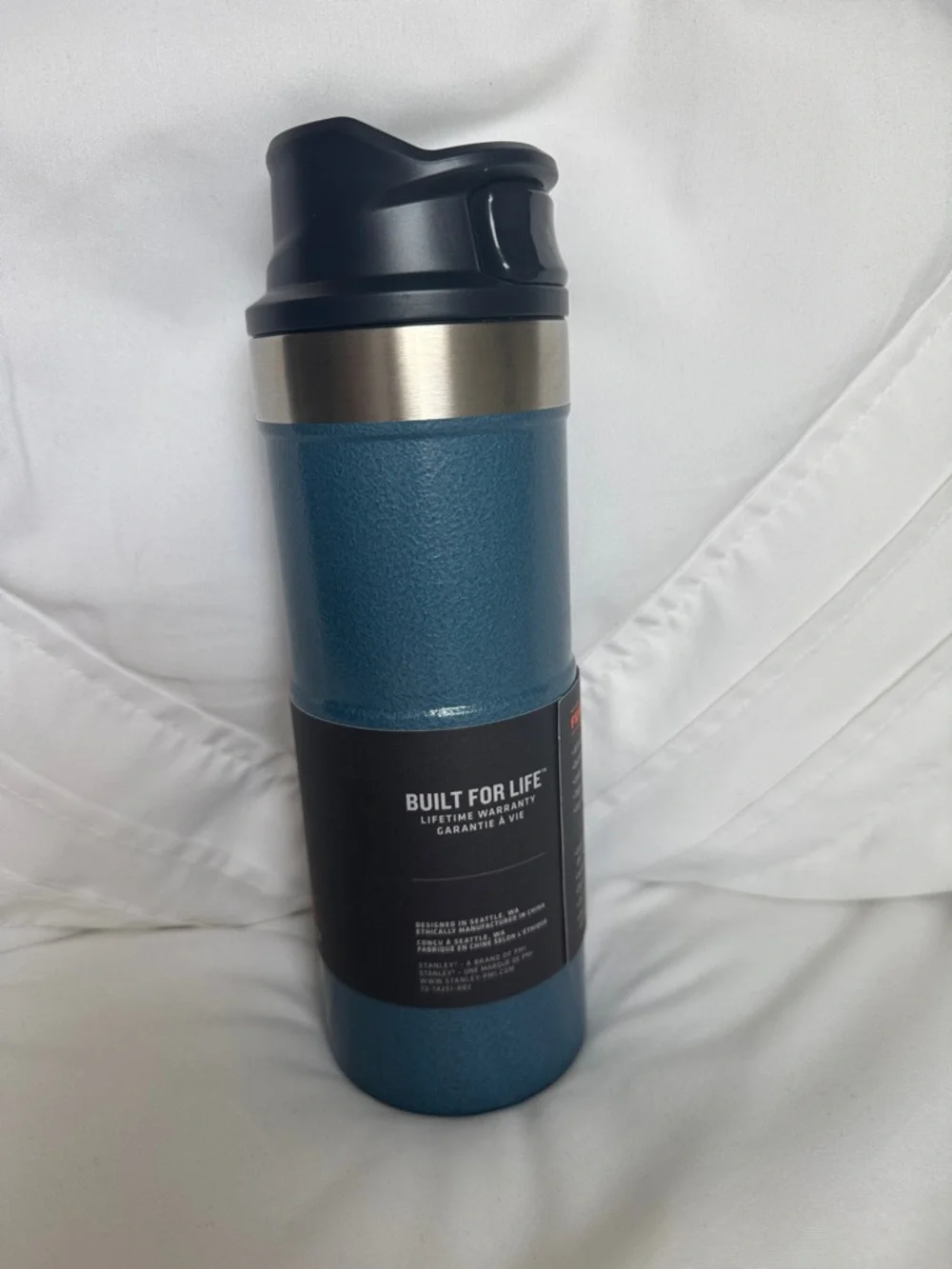 Stanley Classic Trigger-Action Travel Mug 16 oz - Picture 2 of 9